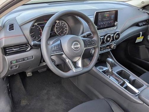 Aspen White Tricoat/Super Black 2025 Nissan Sentra SR