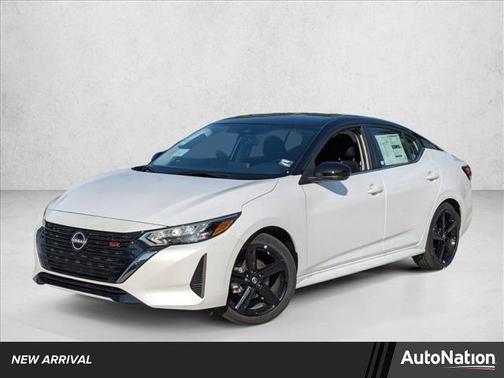 Aspen White Tricoat/Super Black 2025 Nissan Sentra SR