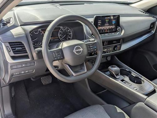 Everest White Pearl Tricoat 2026 Nissan Rogue SV