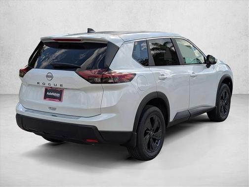 Everest White Pearl Tricoat 2026 Nissan Rogue SV