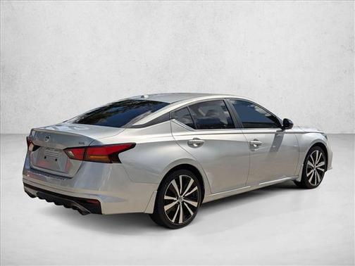 2022 Nissan Altima SR FWD