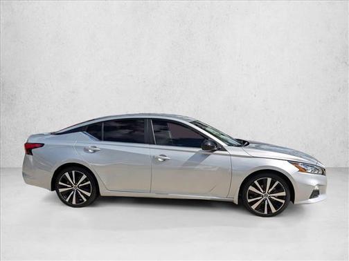 2022 Nissan Altima SR FWD
