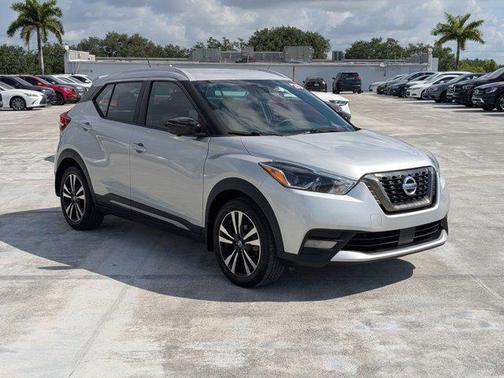 Brilliant Silver Metallic 2020 Nissan Kicks SR