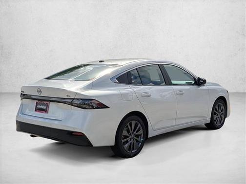 Aspen White Tricoat 2026 Nissan Sentra SL