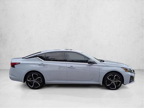 2023 Nissan Altima SR FWD