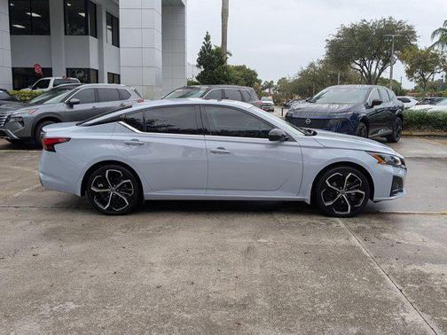 2023 Nissan Altima SR FWD