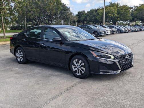 2025 Nissan Altima S FWD