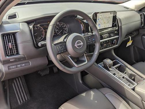 2024 Nissan Pathfinder SL FWD