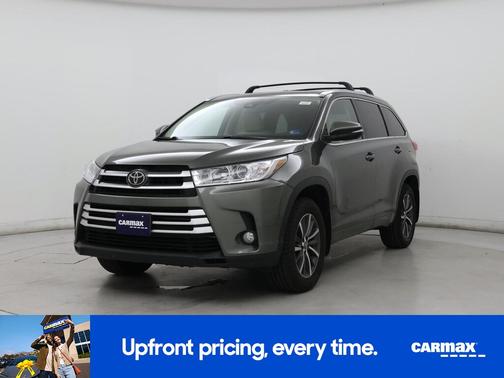 Green 2017 Toyota Highlander XLE