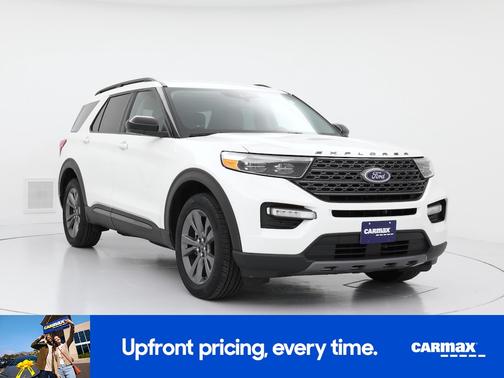 White 2022 Ford Explorer XLT