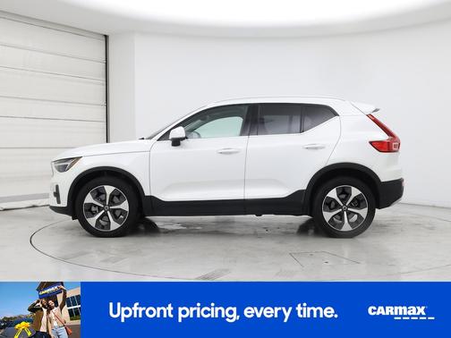 2023 Volvo XC40 B5 Plus Bright Theme