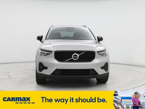 2023 Volvo XC40 B4 Ultimate Dark Theme