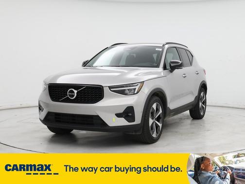 2023 Volvo XC40 B4 Ultimate Dark Theme