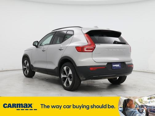 2023 Volvo XC40 B4 Ultimate Dark Theme
