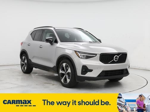 2023 Volvo XC40 B4 Ultimate Dark Theme