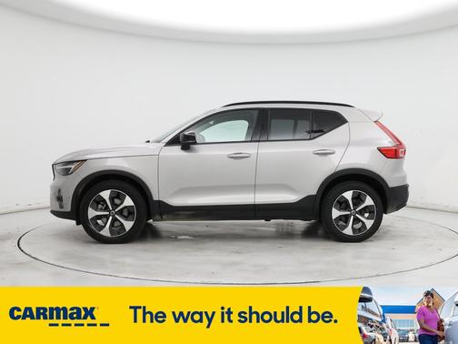 2023 Volvo XC40 B4 Ultimate Dark Theme