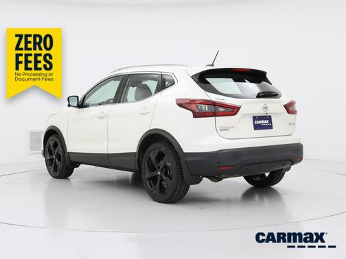 White 2022 Nissan Rogue Sport SL