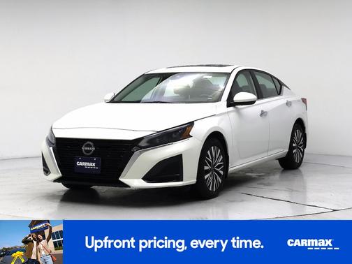 White 2023 Nissan Altima SV