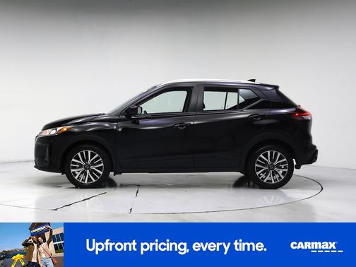 Black 2024 Nissan Kicks SV