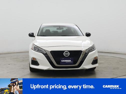 White 2019 Nissan Altima SR