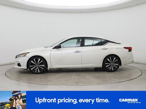 White 2019 Nissan Altima SR