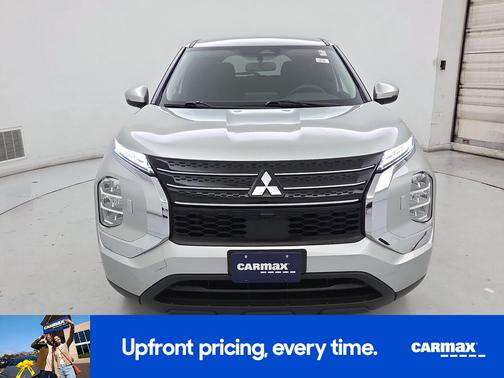 Silver 2022 Mitsubishi Outlander ES
