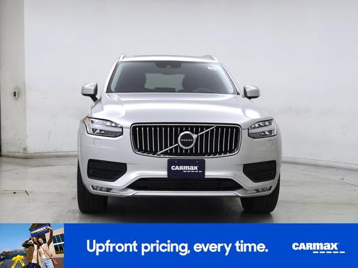 2022 Volvo XC90 T6 Momentum