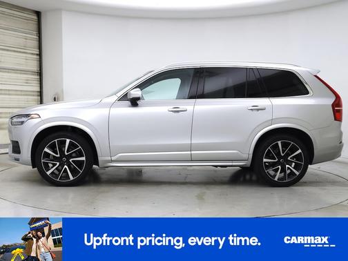 2022 Volvo XC90 T6 Momentum