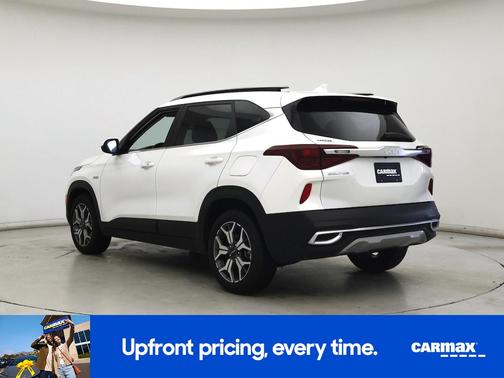 White 2023 Kia Seltos EX