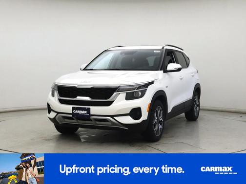 White 2023 Kia Seltos EX