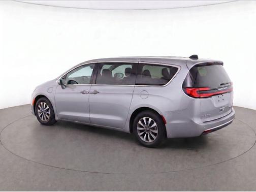 Silver Mist Clearcoat 2024 Chrysler Pacifica Hybrid Select