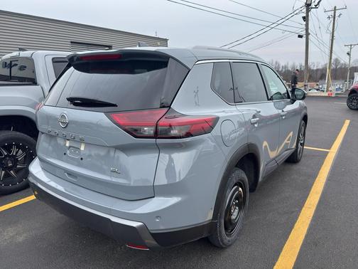 2025 Nissan Rogue SL