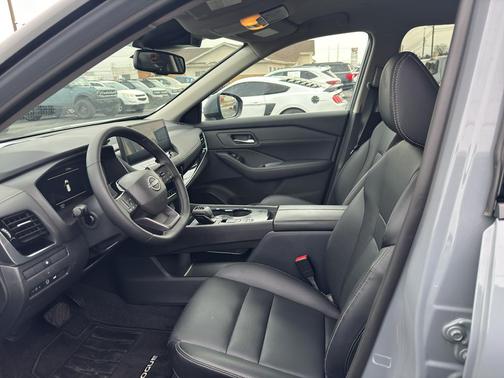 2025 Nissan Rogue SL