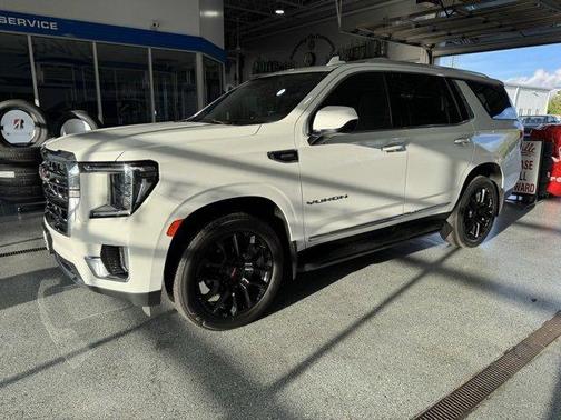 2023 GMC Yukon SLT