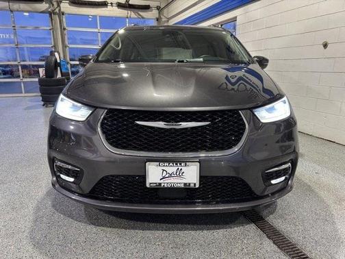 2021 Chrysler Pacifica Touring-L