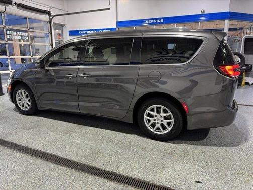 2021 Chrysler Pacifica Touring-L