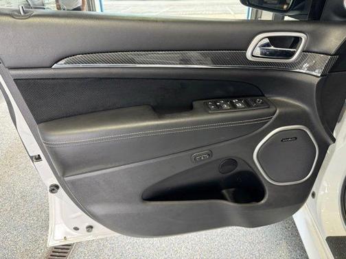 2016 Jeep Grand Cherokee SRT