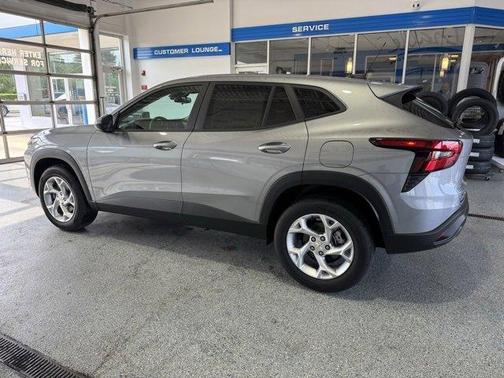 2025 Chevrolet Trax LS
