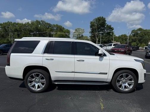 2017 Cadillac Escalade Luxury