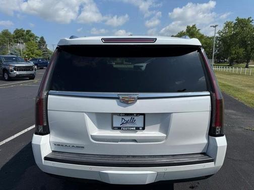 2017 Cadillac Escalade Luxury