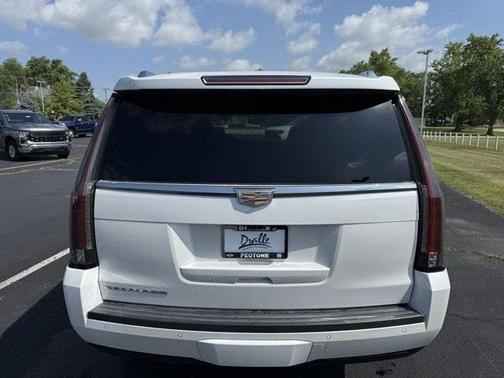2017 Cadillac Escalade Luxury