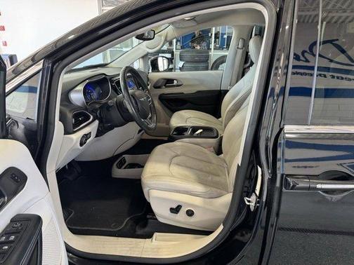 2020 Chrysler Pacifica Touring-L