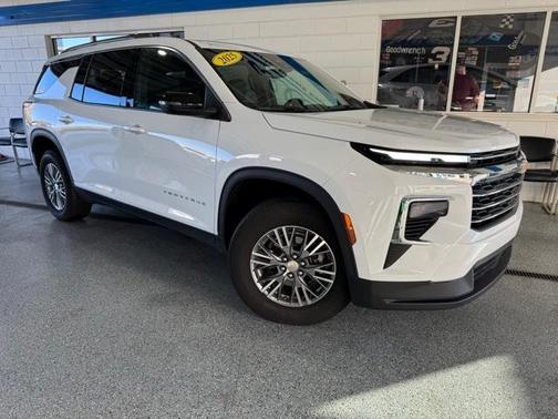 2025 Chevrolet Traverse LT