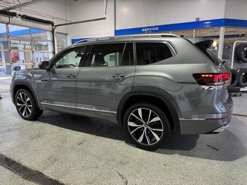 2024 Volkswagen Atlas 2.0T SEL Premium R-Line