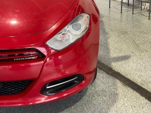 Photo 4 of 31 of 2013 Dodge Dart SE