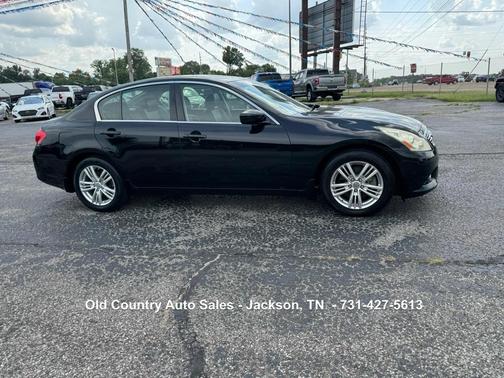Black 2013 INFINITI G37x Base