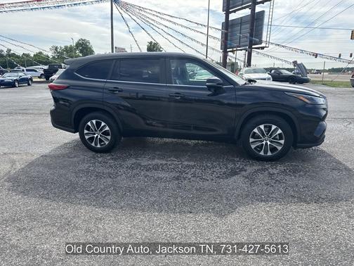 Midnight Black Metallic 2023 Toyota Highlander XLE