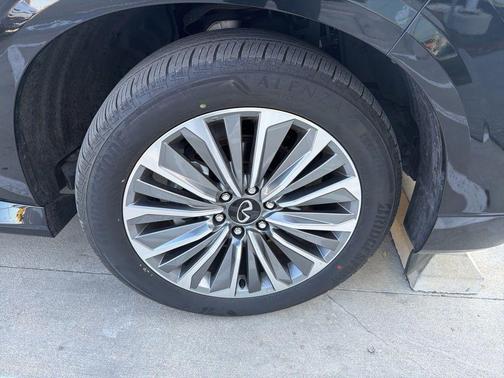 2025 INFINITI QX80 SENSORY AWD