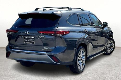 2022 Toyota Highlander Platinum
