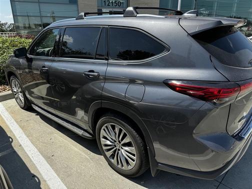 2022 Toyota Highlander Platinum